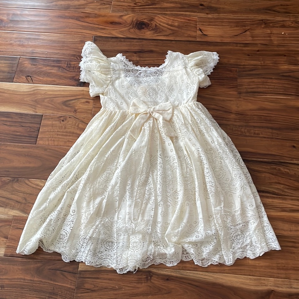 White dress with removable bow and puffy sleeves.